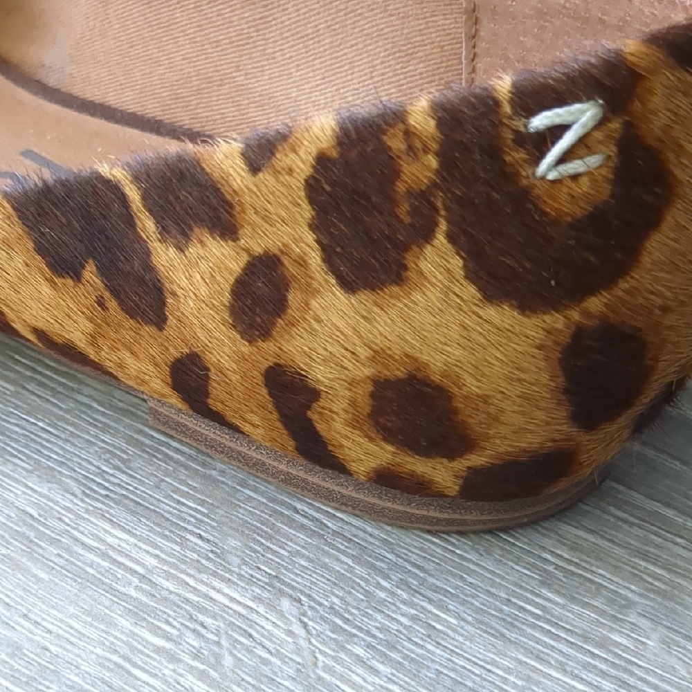 Zodiac Brown Leopard Print Flats - Picture 2 of 9